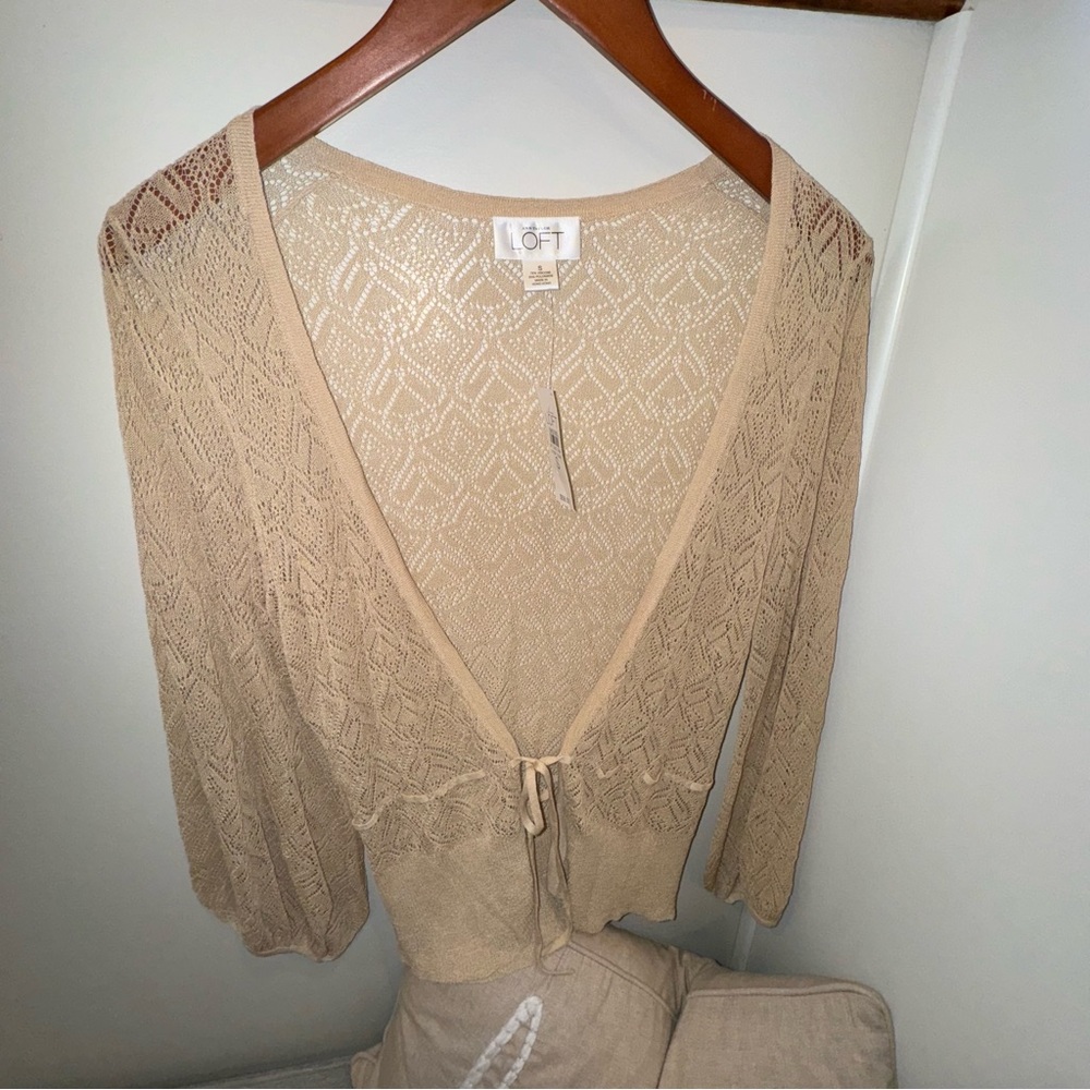 NWT, Gorgeous, Loft, size small, delicate cardigan.